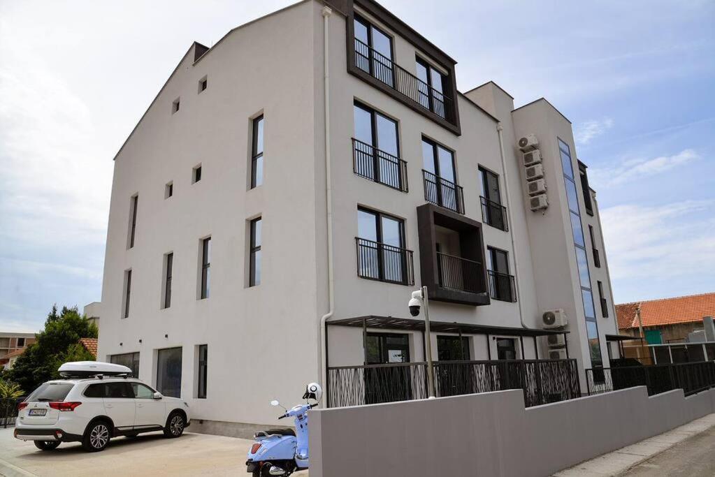 Mini Condo 2 Dl - Studio With A Private Patio Donja Lastva Exterior photo