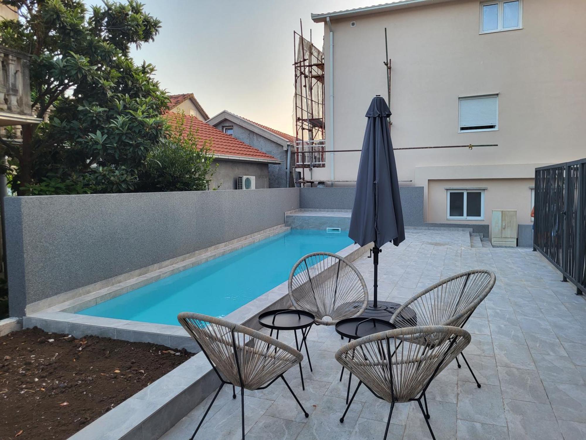 Mini Condo 2 Dl - Studio With A Private Patio Donja Lastva Exterior photo